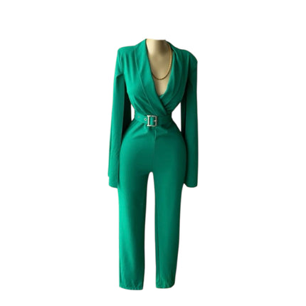 Macacão Elegante com Capa e Cinto
