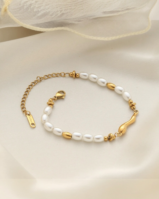 Pulseira Tahlia - Ouro 18K + Perolas de Agua Doce - Inspiração Vintage - Aço Inoxidável
