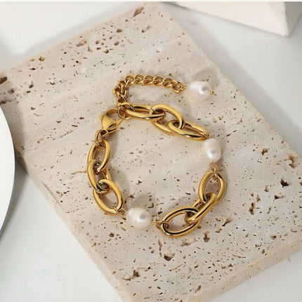 Pulseira Tahlia - Ouro 18K + Perolas de Agua Doce - Inspiração Vintage - Aço Inoxidável