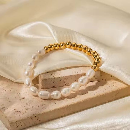 Pulseira Tahlia - Ouro 18K + Perolas de Agua Doce - Inspiração Vintage - Aço Inoxidável