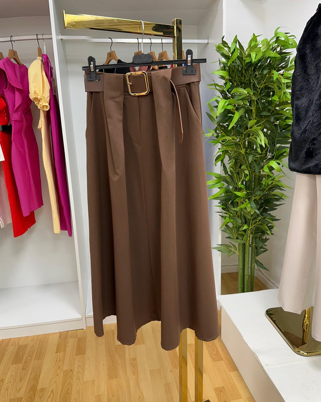 Saia midi com cinto e bolsos