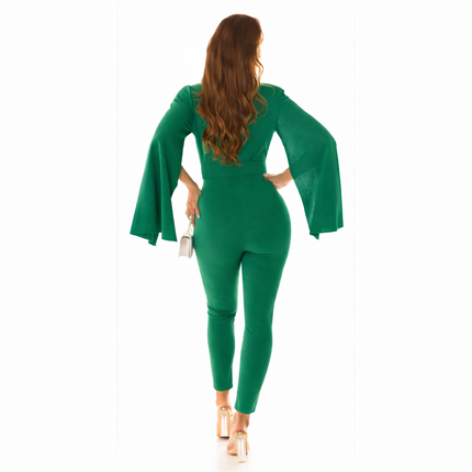 Macacão Elegante com Capa e Cinto