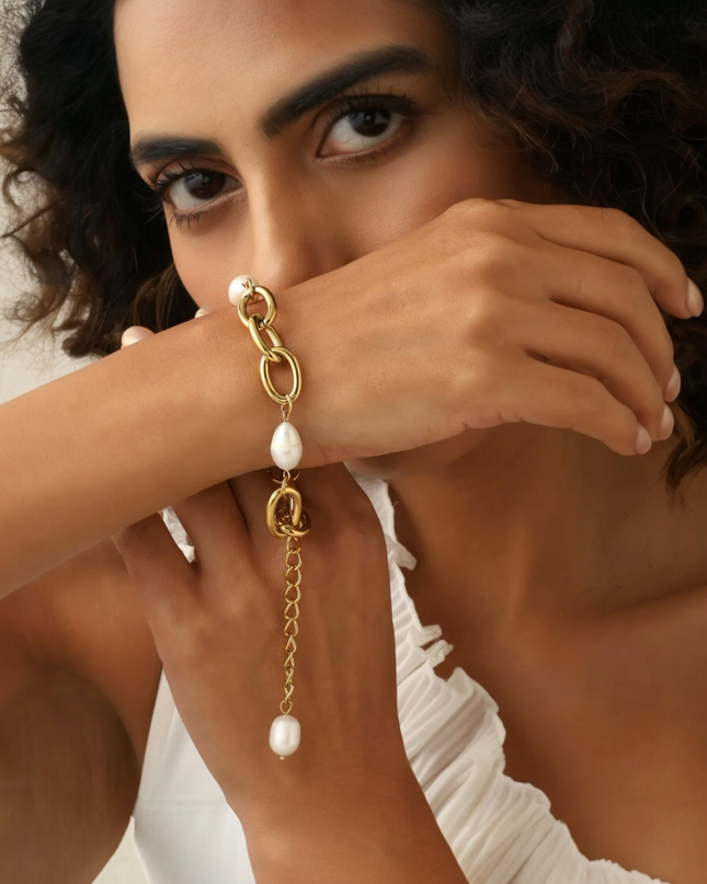 Pulseira Tahlia - Ouro 18K + Perolas de Agua Doce - Inspiração Vintage - Aço Inoxidável