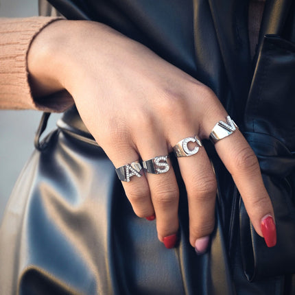 Anel Delicate com Inicial Personalizada e Zircônia - Ajustável - GB Portugal