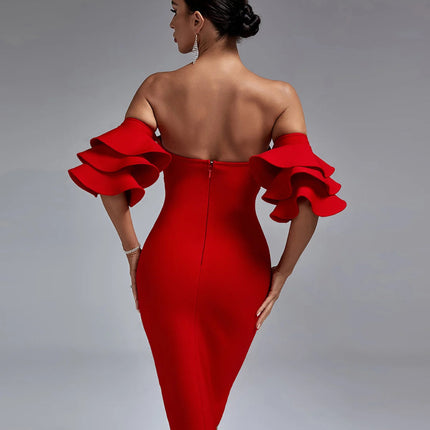 Vestido Vermelho com Folho e Ombros à Mostra