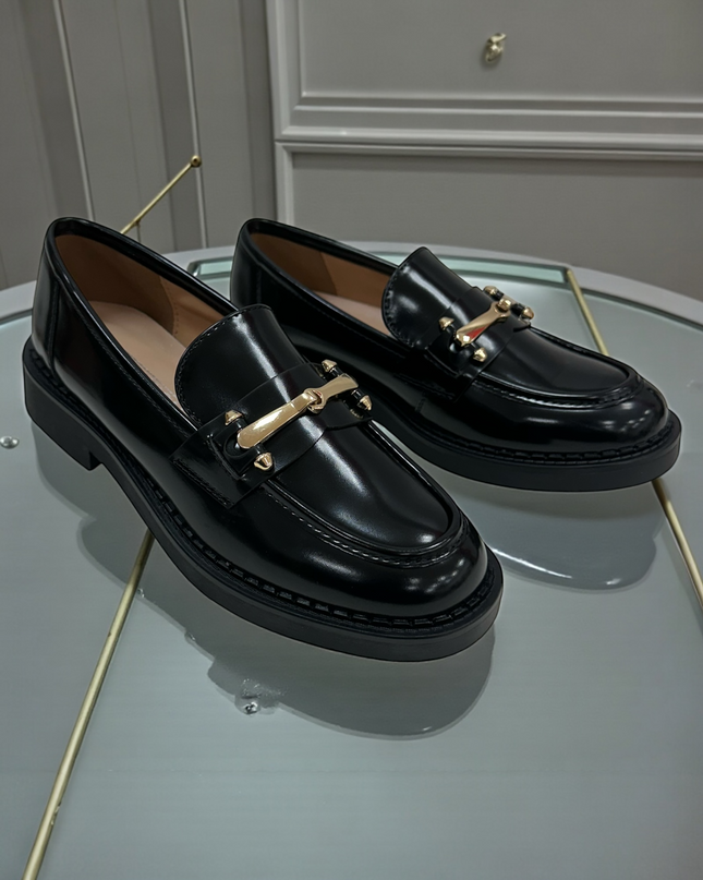 Mocassim Inovia - Aplicação Dourada Solado 3cm - Preto e Bordô - Dorothy Gaynor