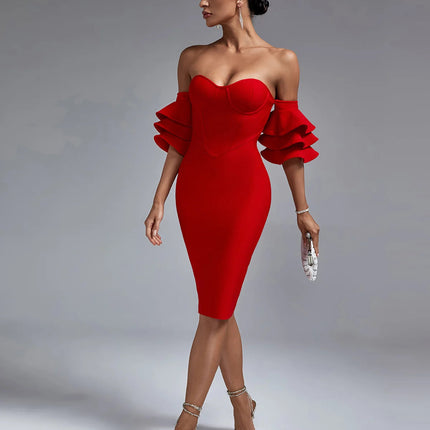 Vestido Vermelho com Folho e Ombros à Mostra