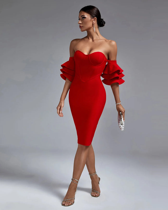Vestido Vermelho com Folho e Ombros à Mostra