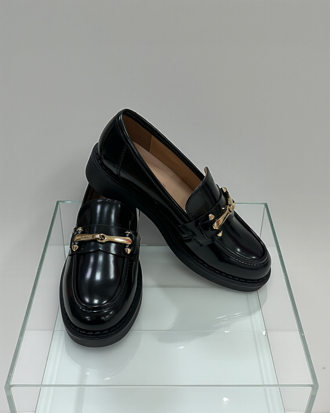 Mocassim Inovia - Aplicação Dourada Solado 3cm - Preto e Bordô - Dorothy Gaynor