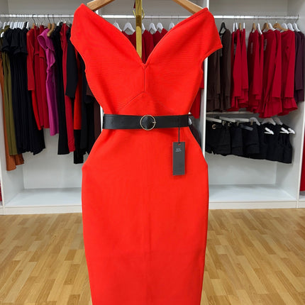 Vestidos midi com decote em V e faixa aberta, com cinto.