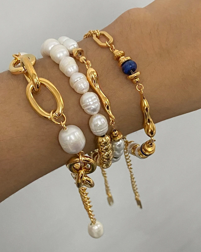 Pulseira Tahlia - Ouro 18K + Perolas de Agua Doce - Inspiração Vintage - Aço Inoxidável