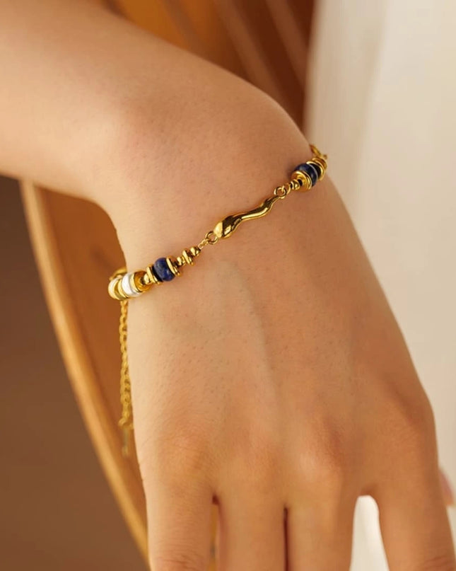 Pulseira Tahlia - Ouro 18K + Perolas de Agua Doce - Inspiração Vintage - Aço Inoxidável