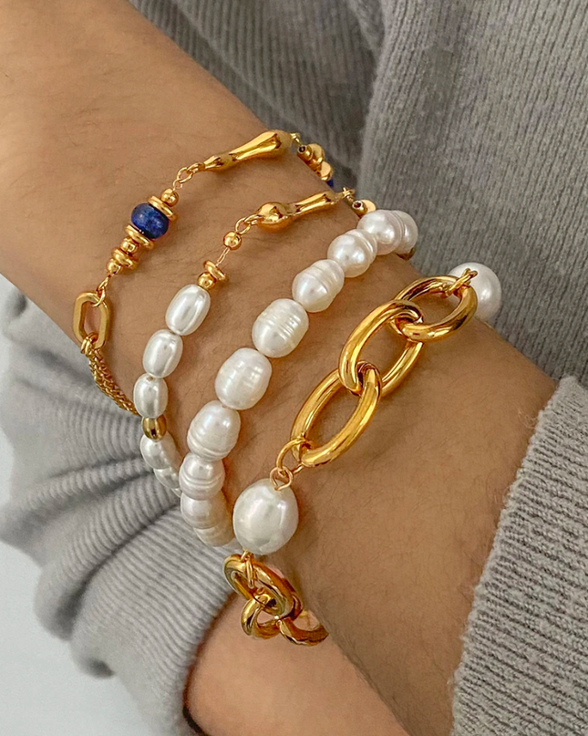 Pulseira Tahlia - Ouro 18K + Perolas de Agua Doce - Inspiração Vintage - Aço Inoxidável